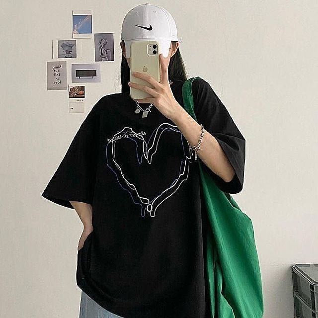 تيشيرت اسود قلب