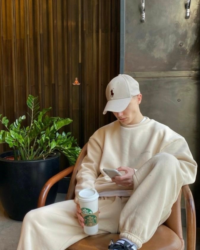 قبعة بولو ابيض