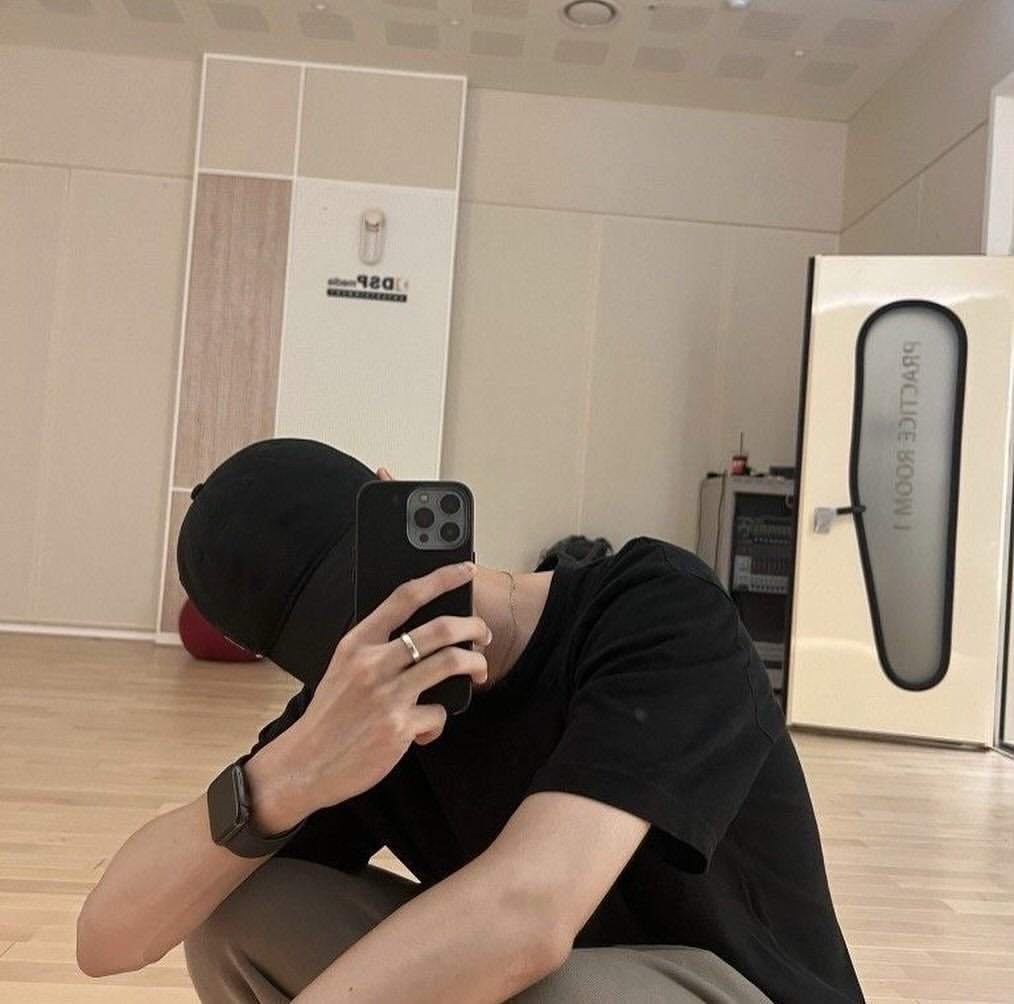 قبعة اسود سادة