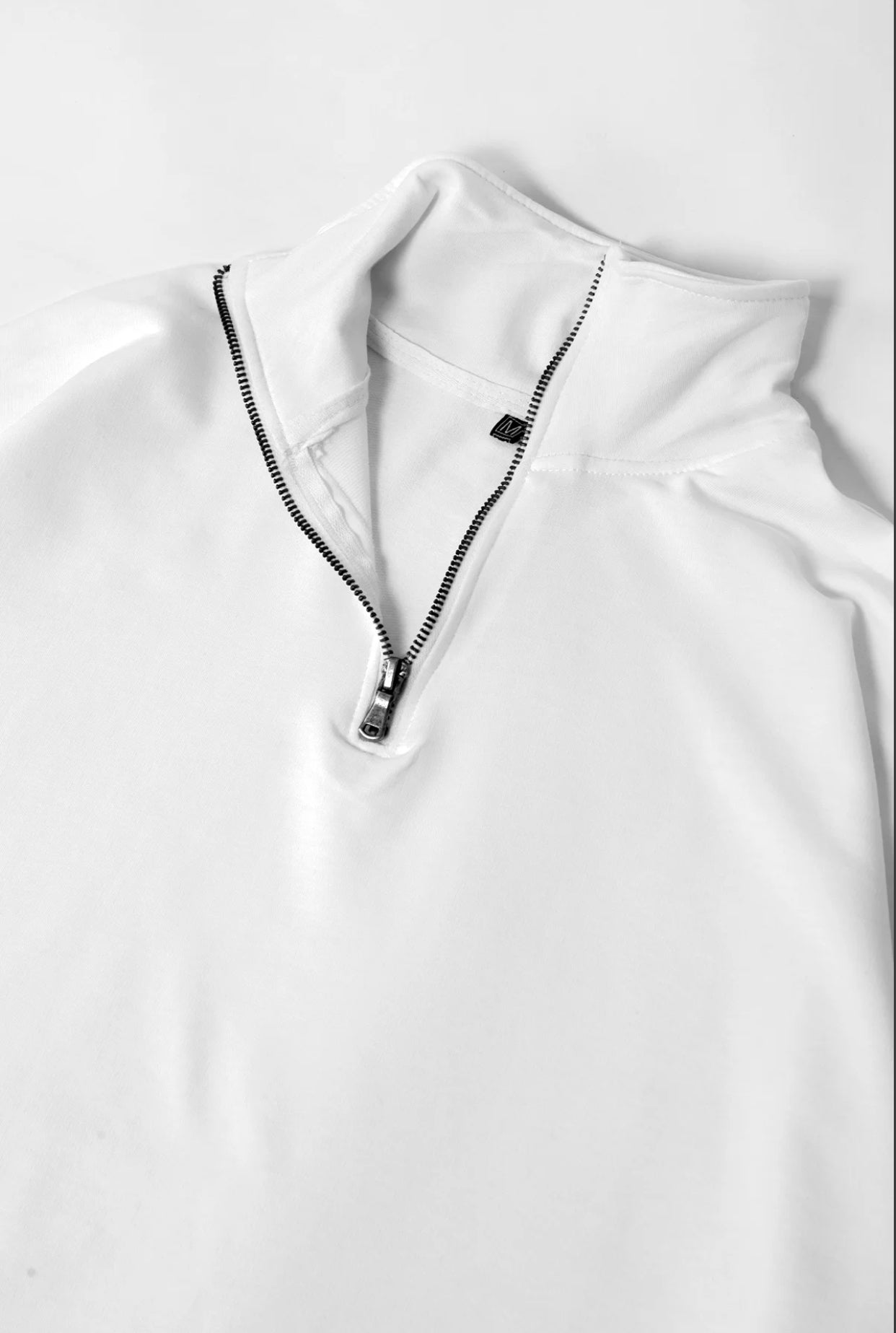 تيشيرت يونيك سحاب ابيض