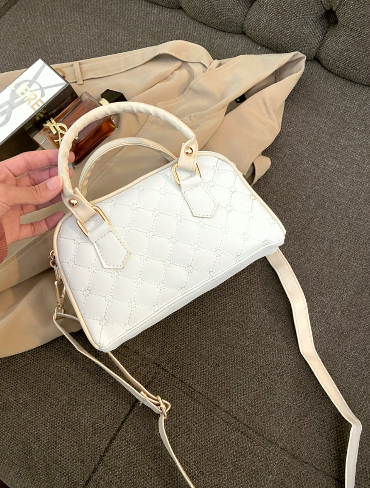 حقيبة يد لون ابيض