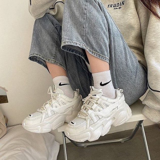 جوارب نايك لون ابيض