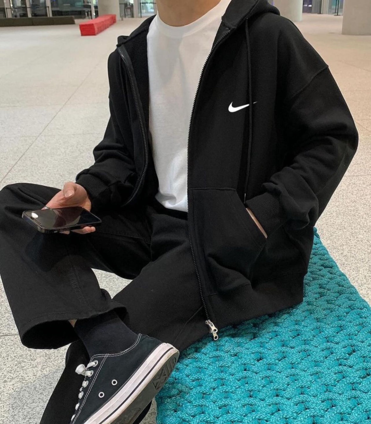 جاكيت اسود نايك