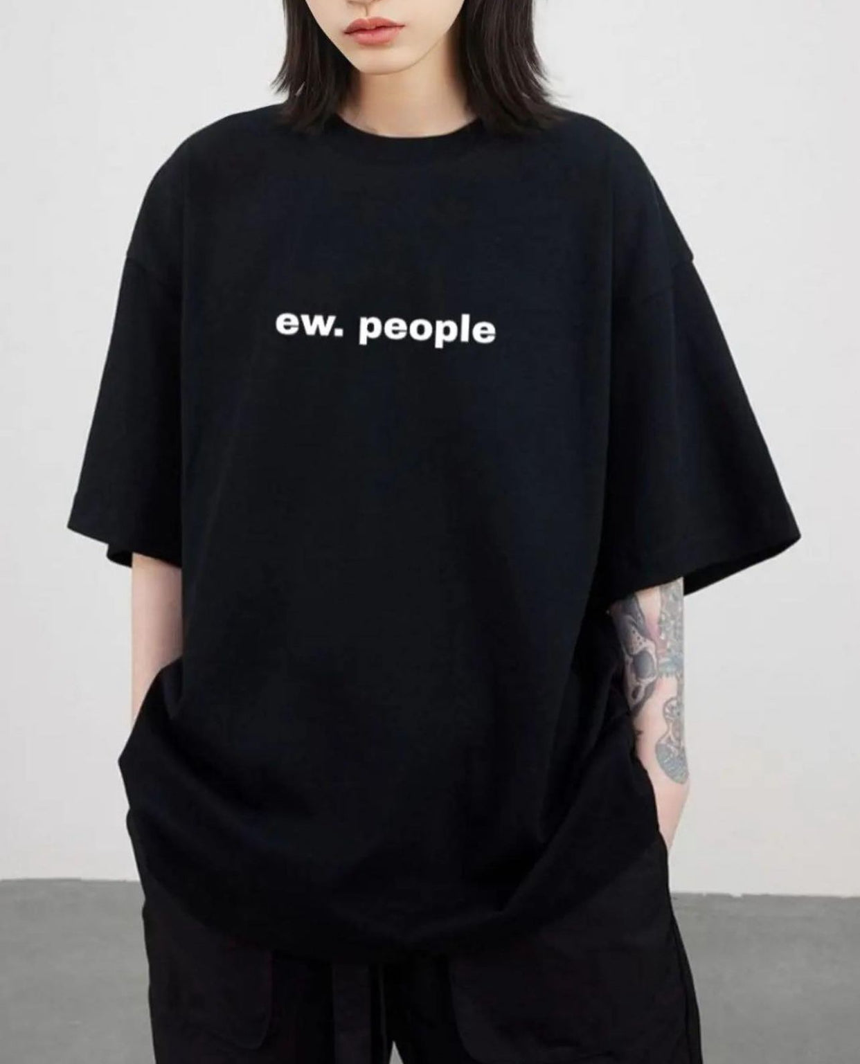 تيشيرت اسود ew people