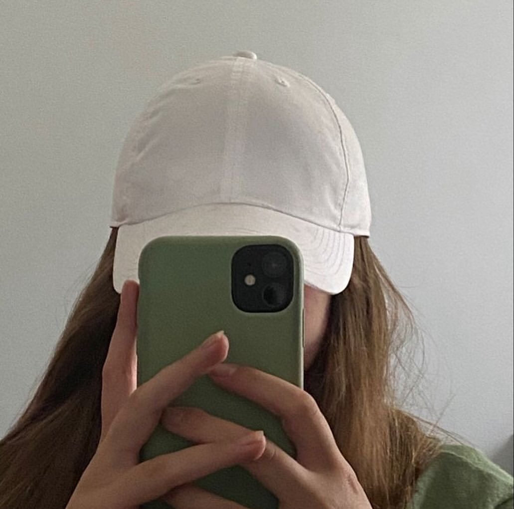 قبعة ابيض سادة