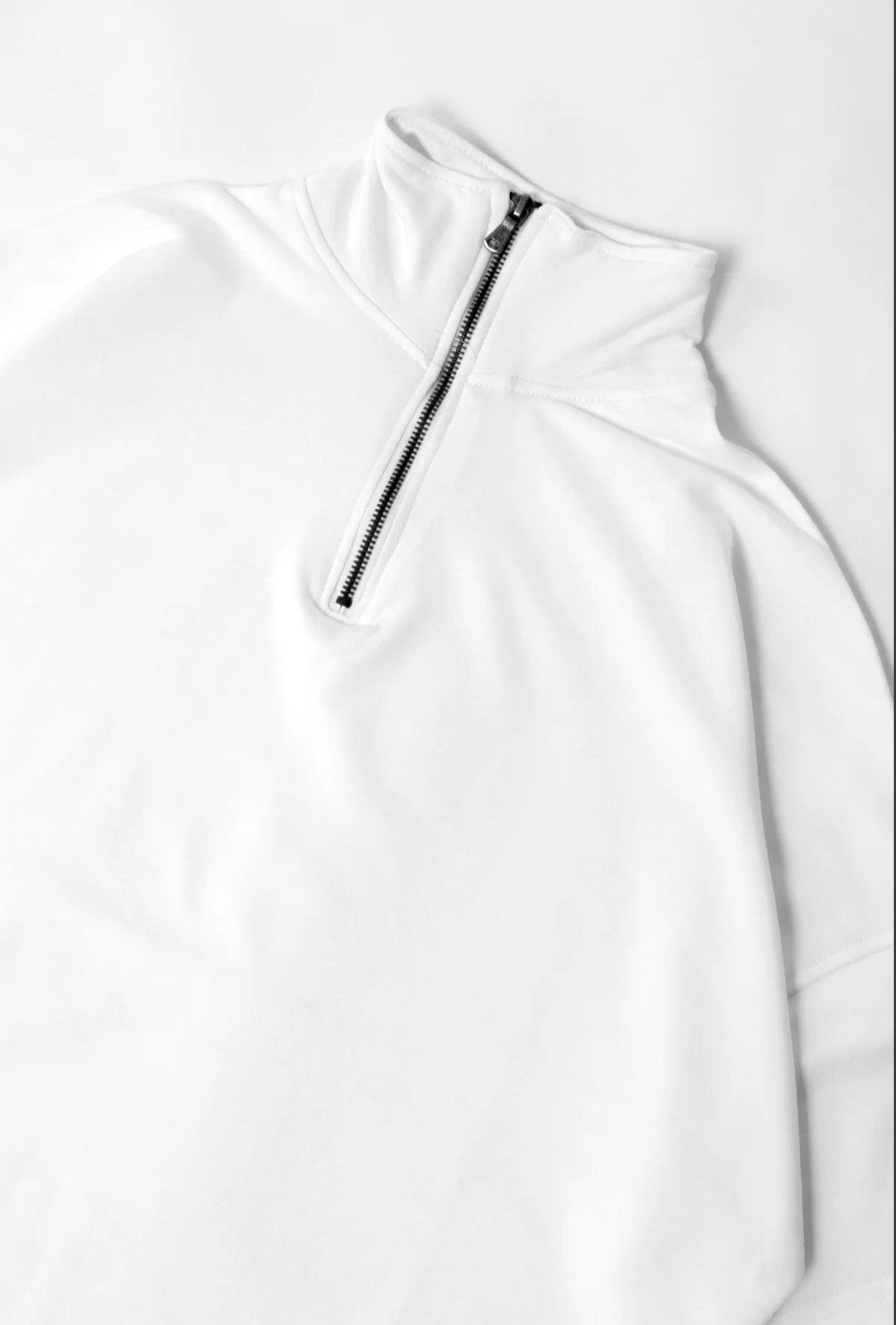 تيشيرت يونيك سحاب ابيض