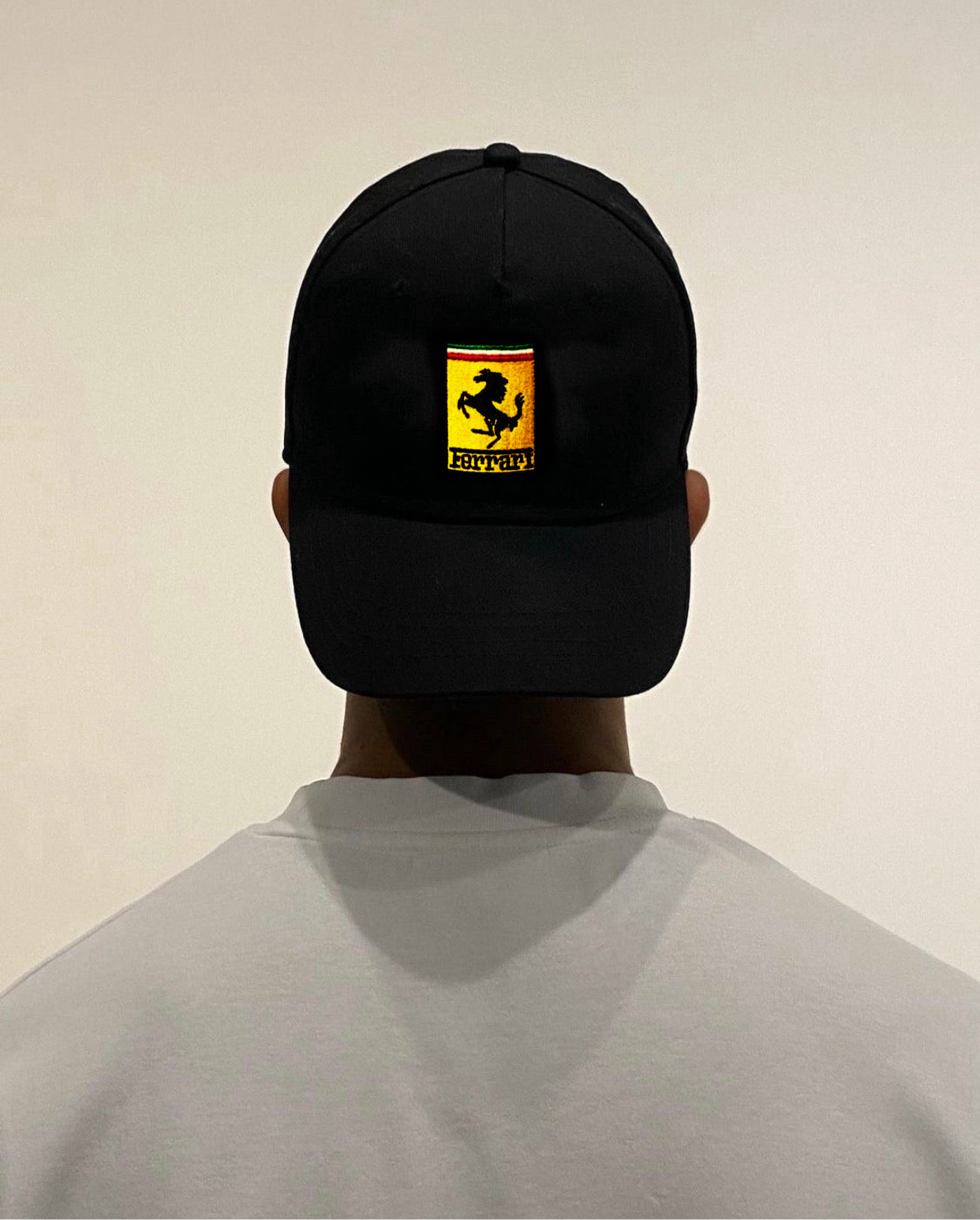 قبعة اسود فيراري