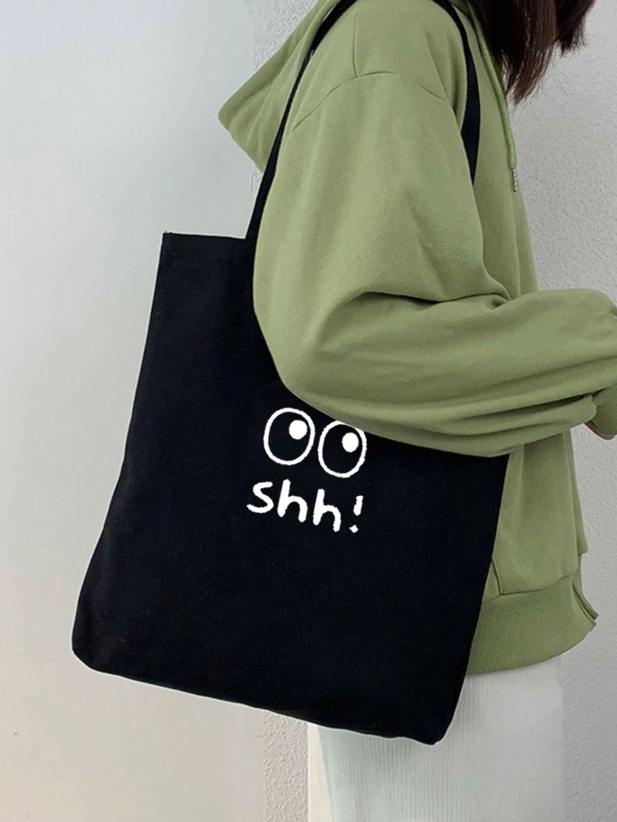 توت باك Shh! لون اسود