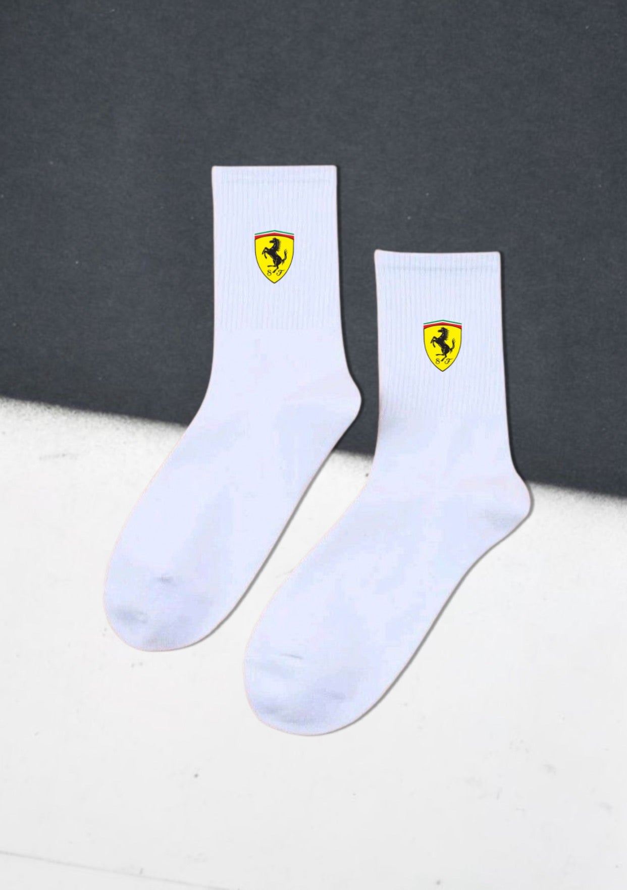 جوارب فيراري