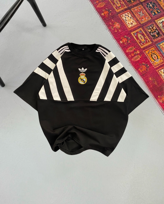 تيشيرت ريال مدريد الشعار تطريز لون اسود