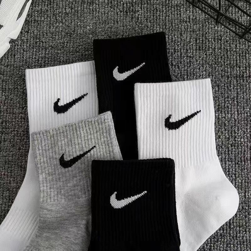 جوارب نايك لون رصاصي