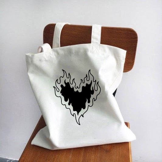 توت باك اوف وايت قلب