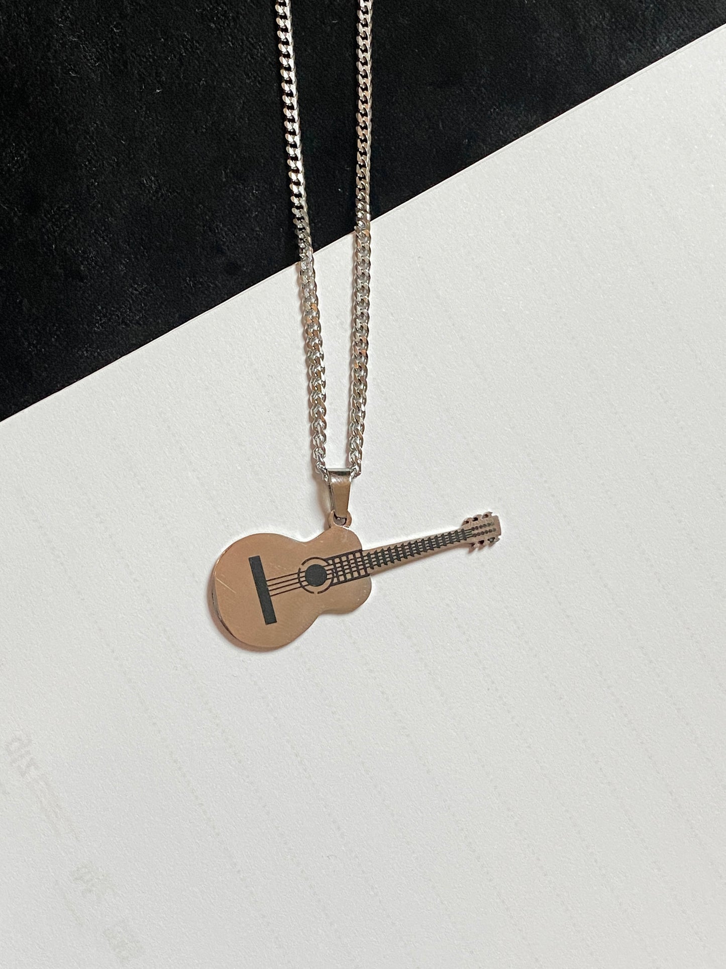 قلادة كيتار