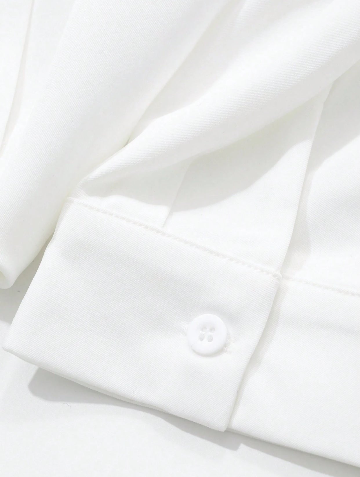 قميص بولو ابيض