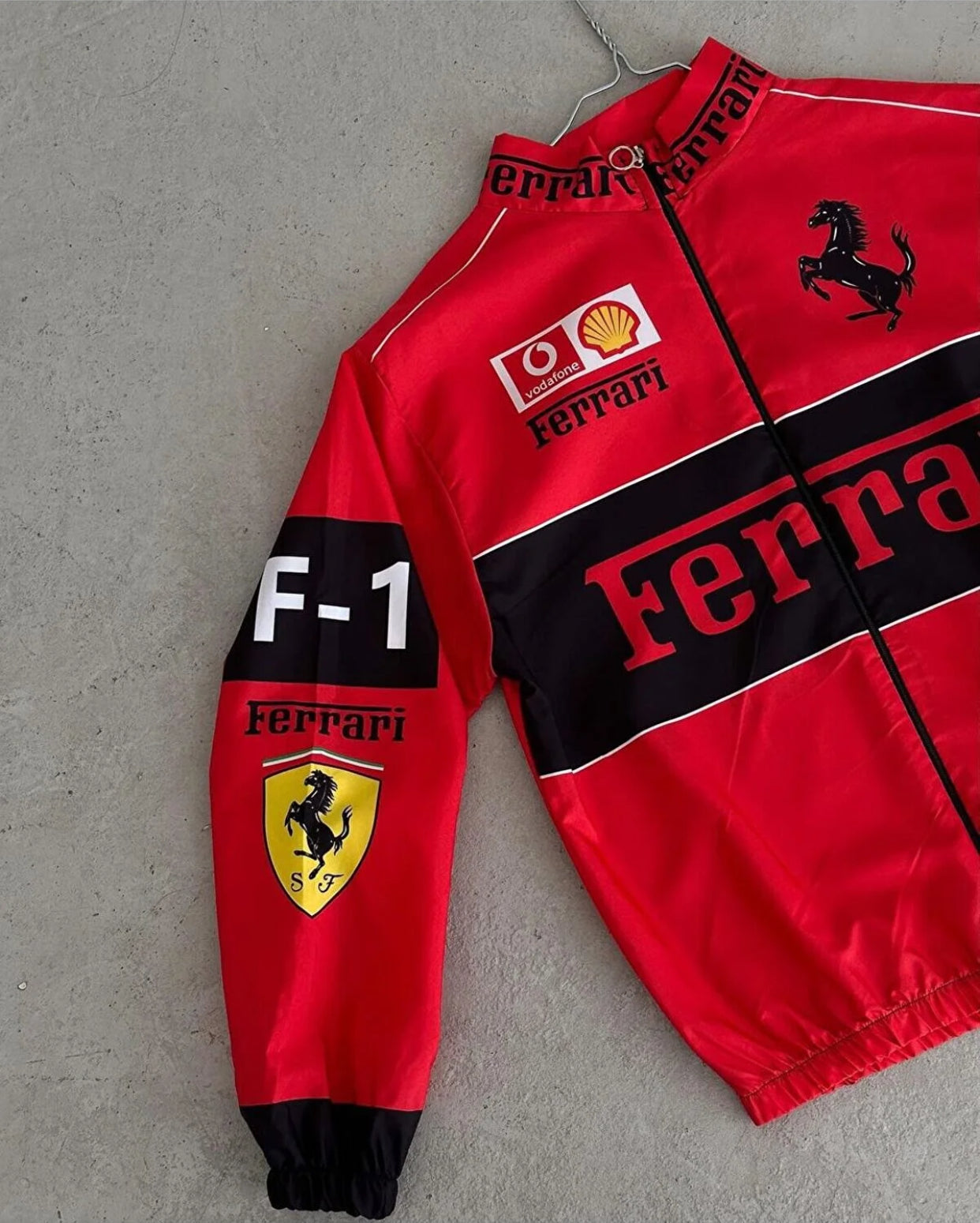 جاكيت فيراري