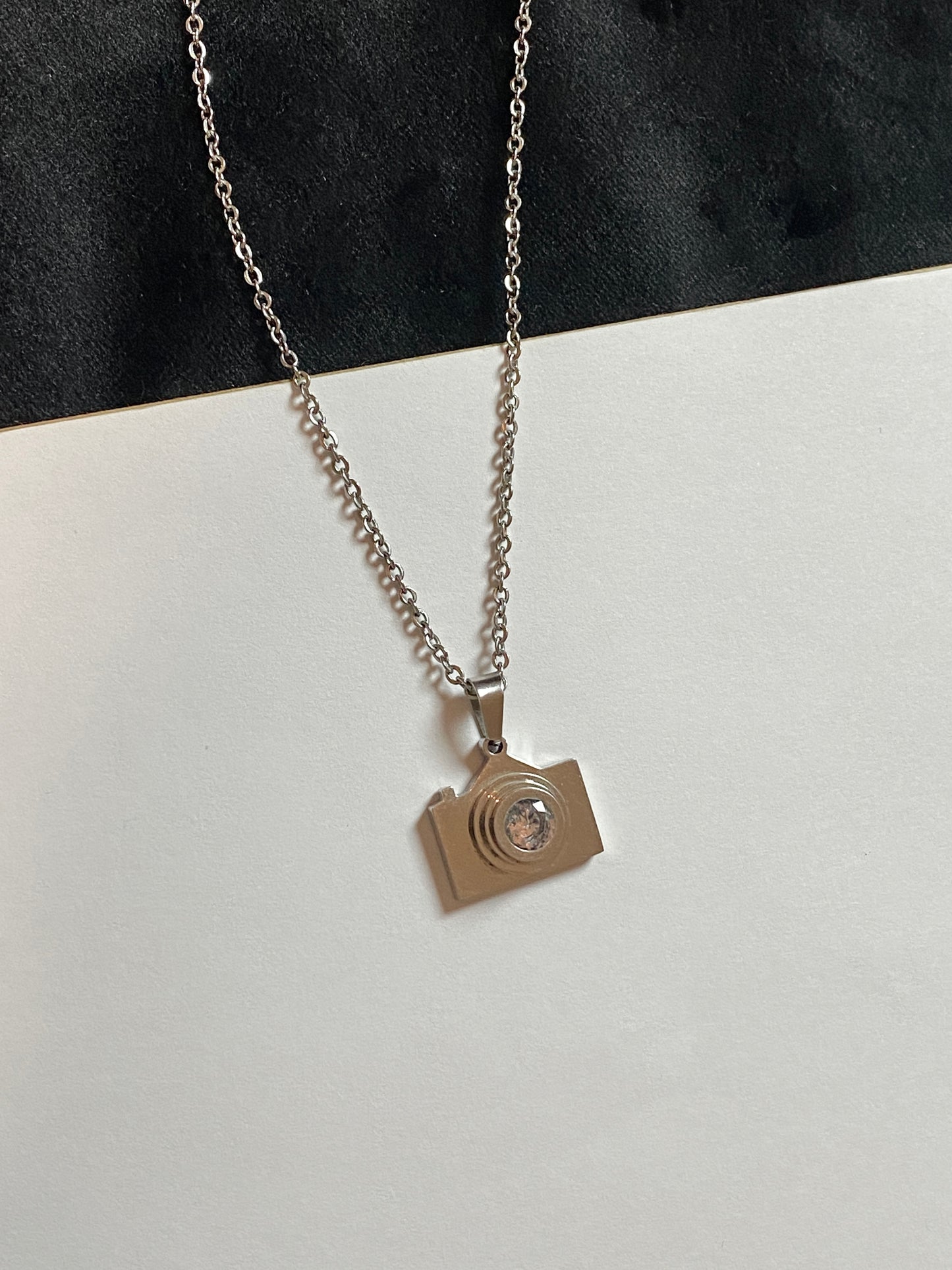 قلادة كاميرا