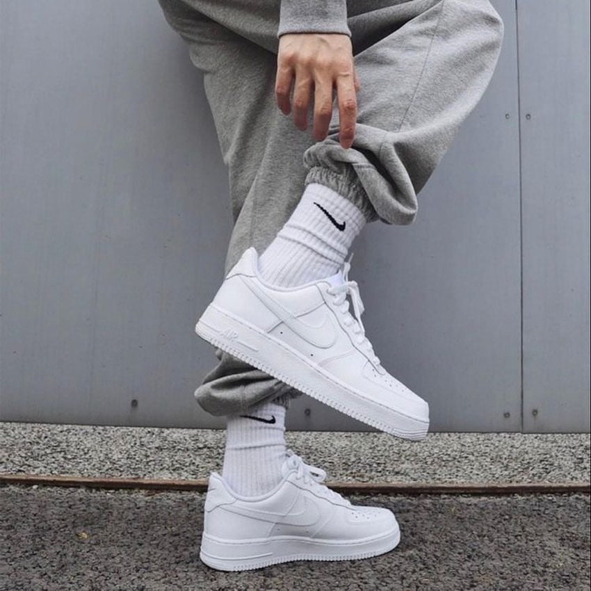 حذاء نايك ابيض