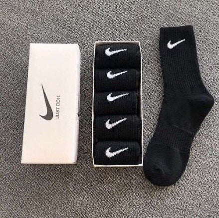 جوارب نايك لون اسود