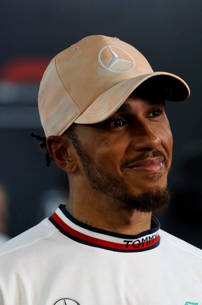 قبعة مرسيدس تطريز