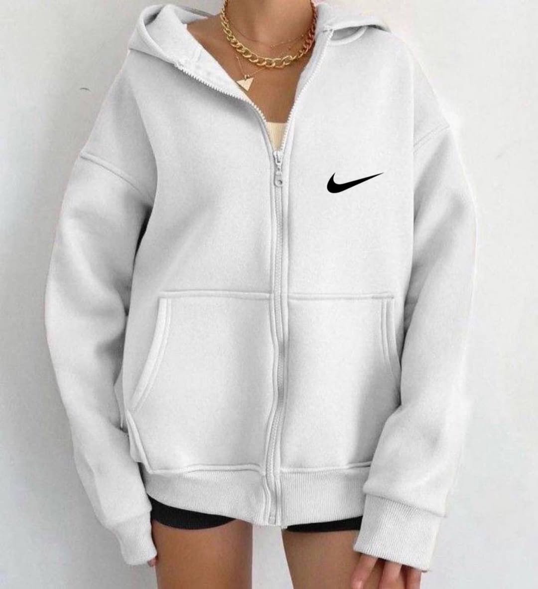 جاكيت نايك ابيض