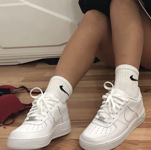 جوارب نايك لون ابيض