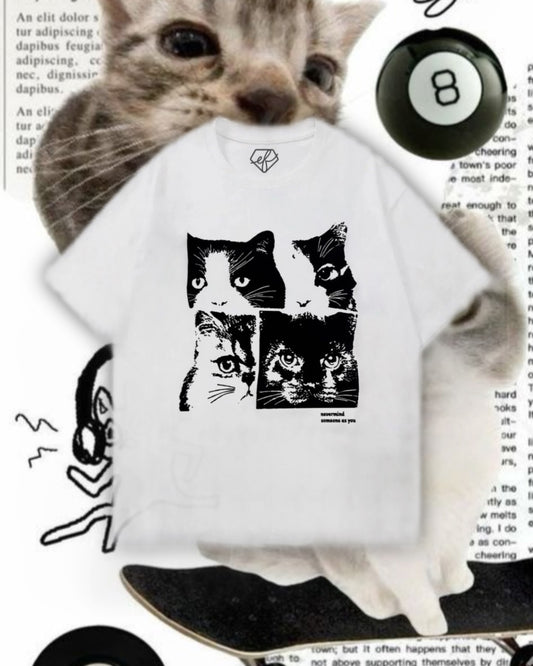 تيشيرت ابيض قطط