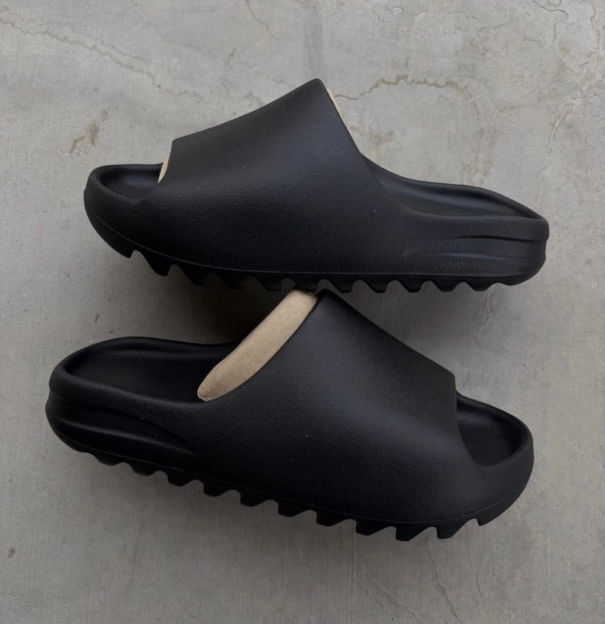 Adidas YEEZY ONYX SLIDES SLIPPERS